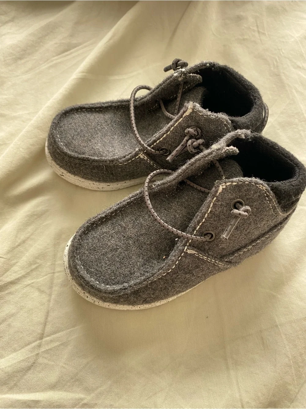 Nordstrom Rack Baby Gray Felt Booties Shoes Size 6M